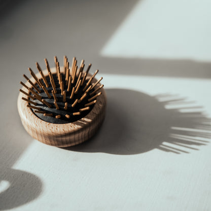 Pop-up Hairbrush